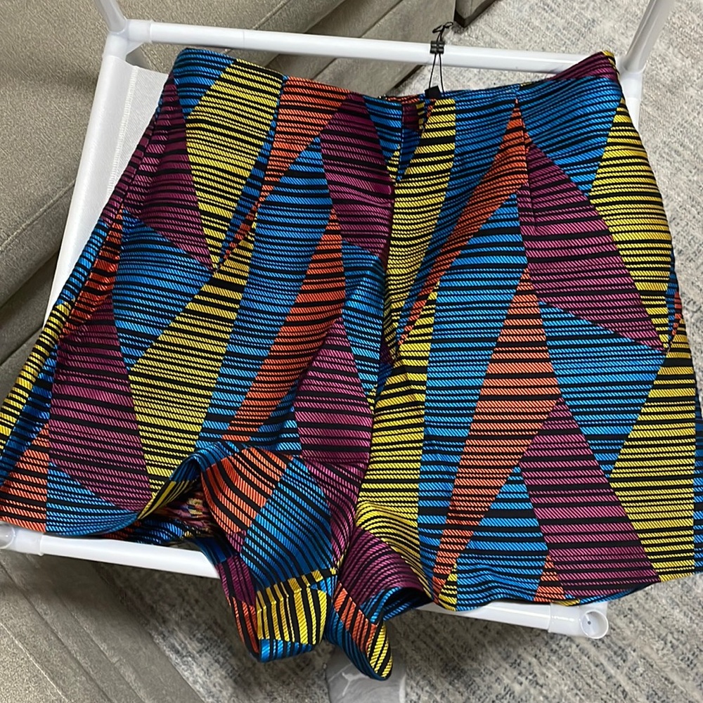 BCBGMaxAzria high waisted short, multi colored, size 6